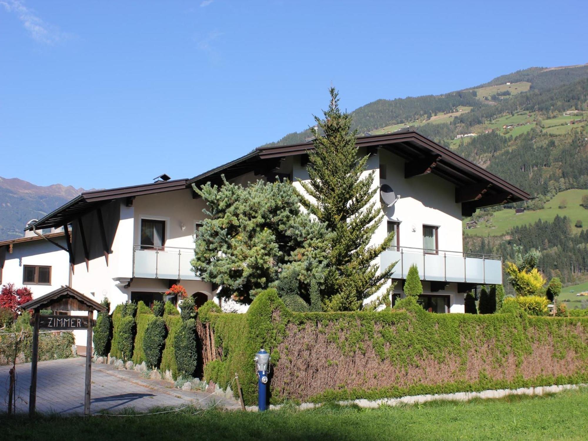 Cozy Apartment In Aschau Im Zillertal Near Ski Lift Екстериор снимка