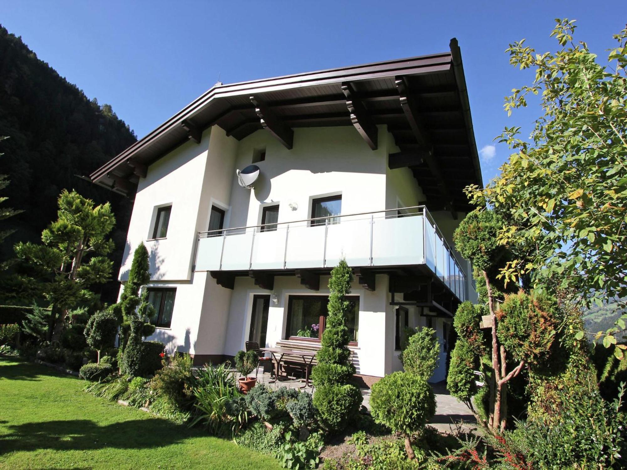 Cozy Apartment In Aschau Im Zillertal Near Ski Lift Екстериор снимка